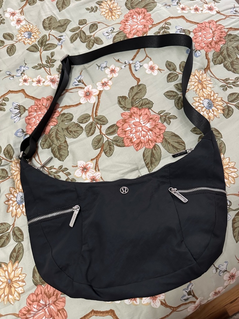 lululemon athletica slouchy sling bag 6L with metal hardware